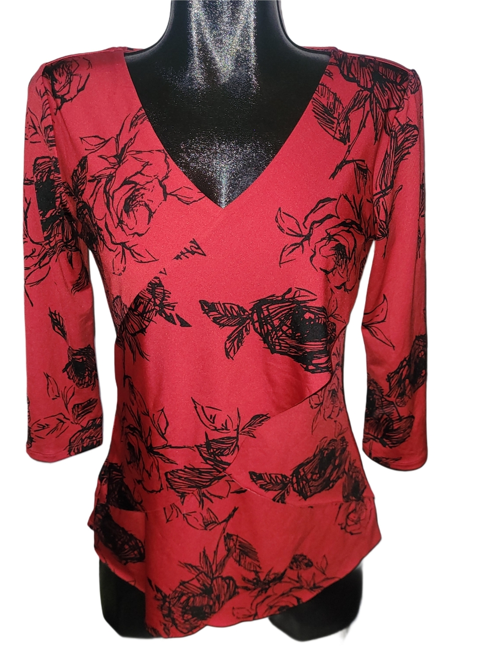Ispiri Women's V-Neck Red And Black Abstract Floral Top Size M